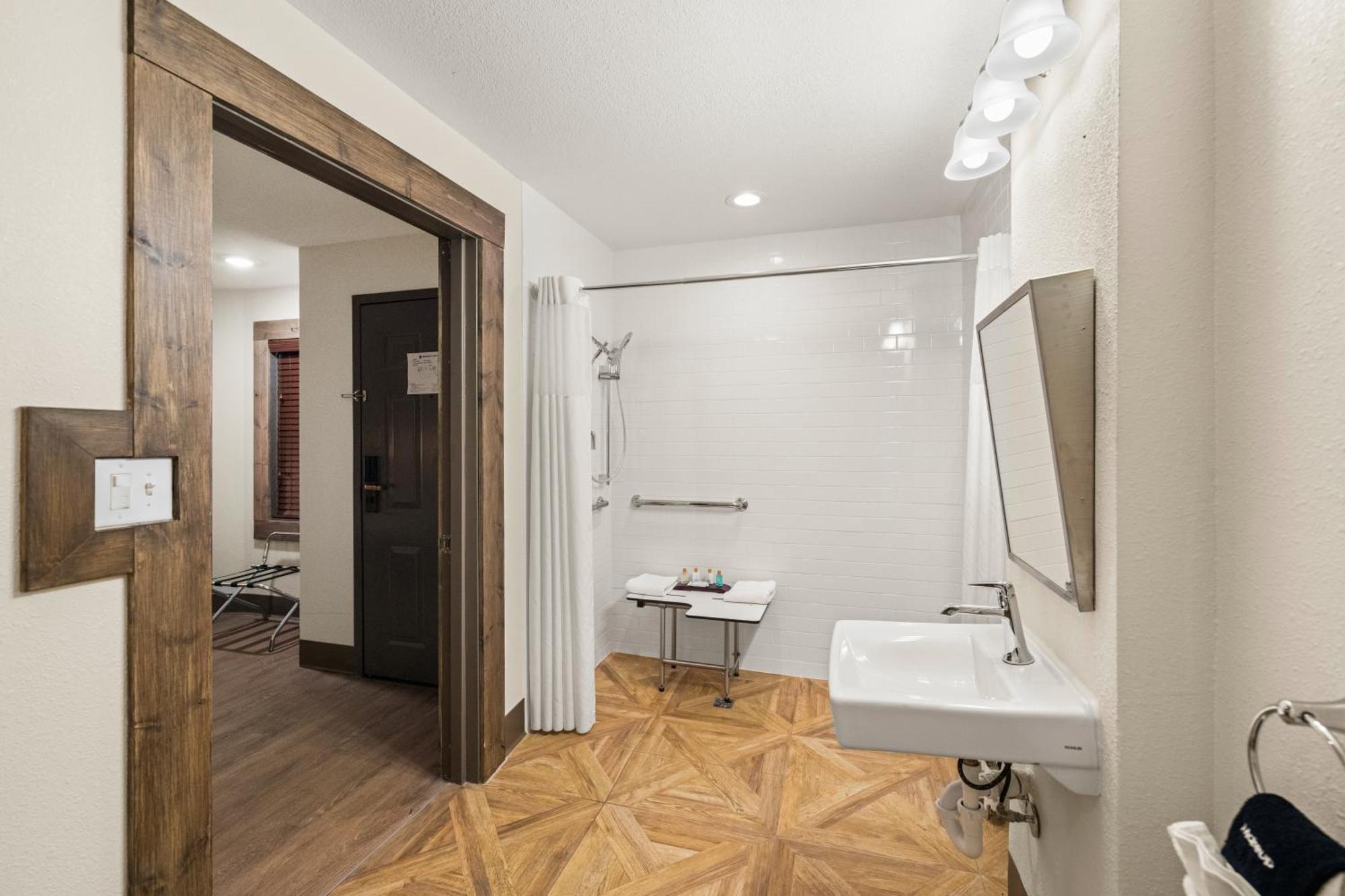 Black Bear Inn & Suites جاتلينبرج المظهر الخارجي الصورة