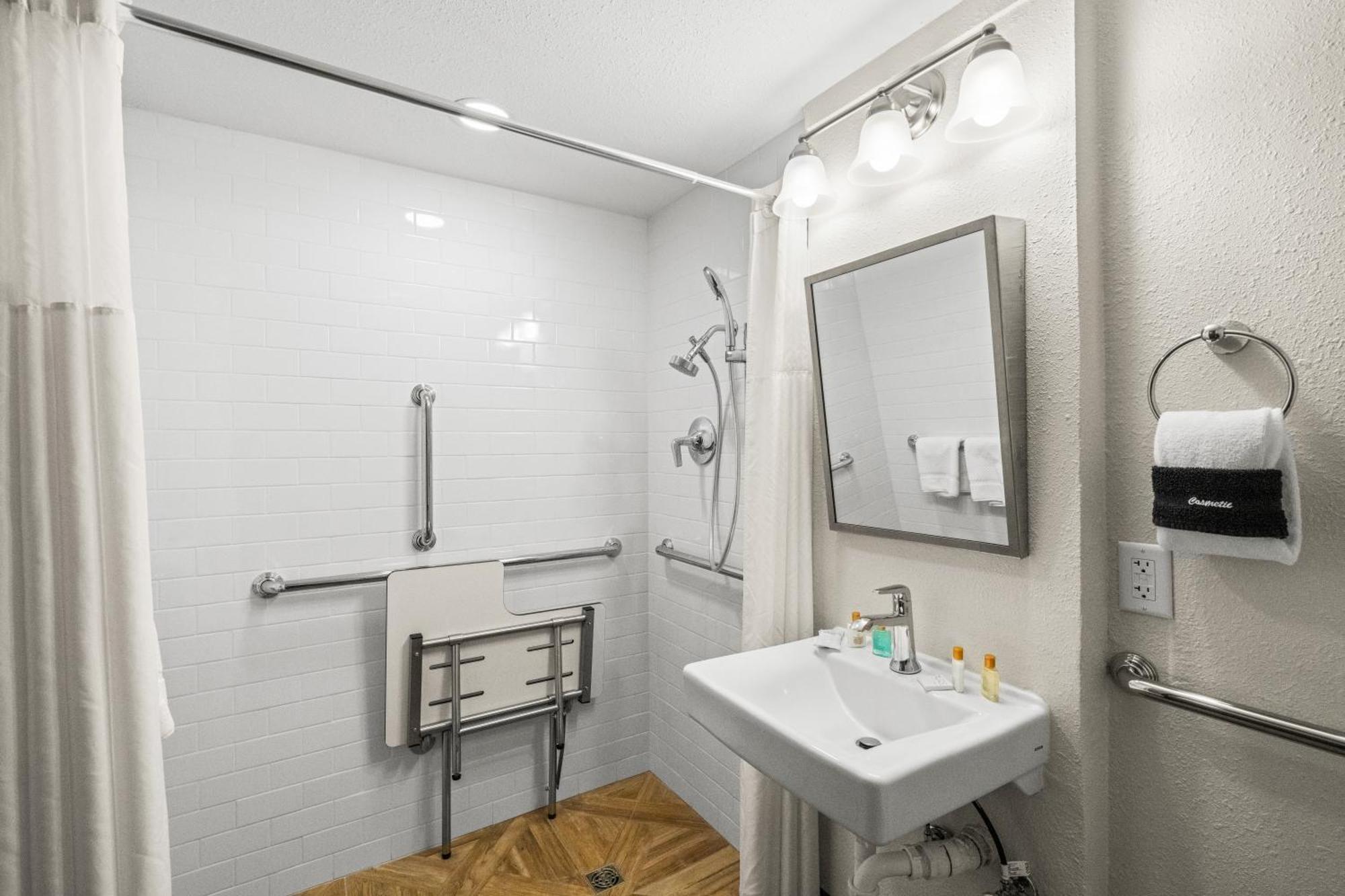 Black Bear Inn & Suites جاتلينبرج المظهر الخارجي الصورة