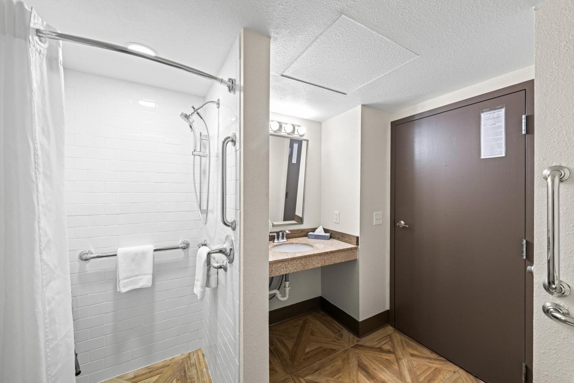 Black Bear Inn & Suites جاتلينبرج المظهر الخارجي الصورة