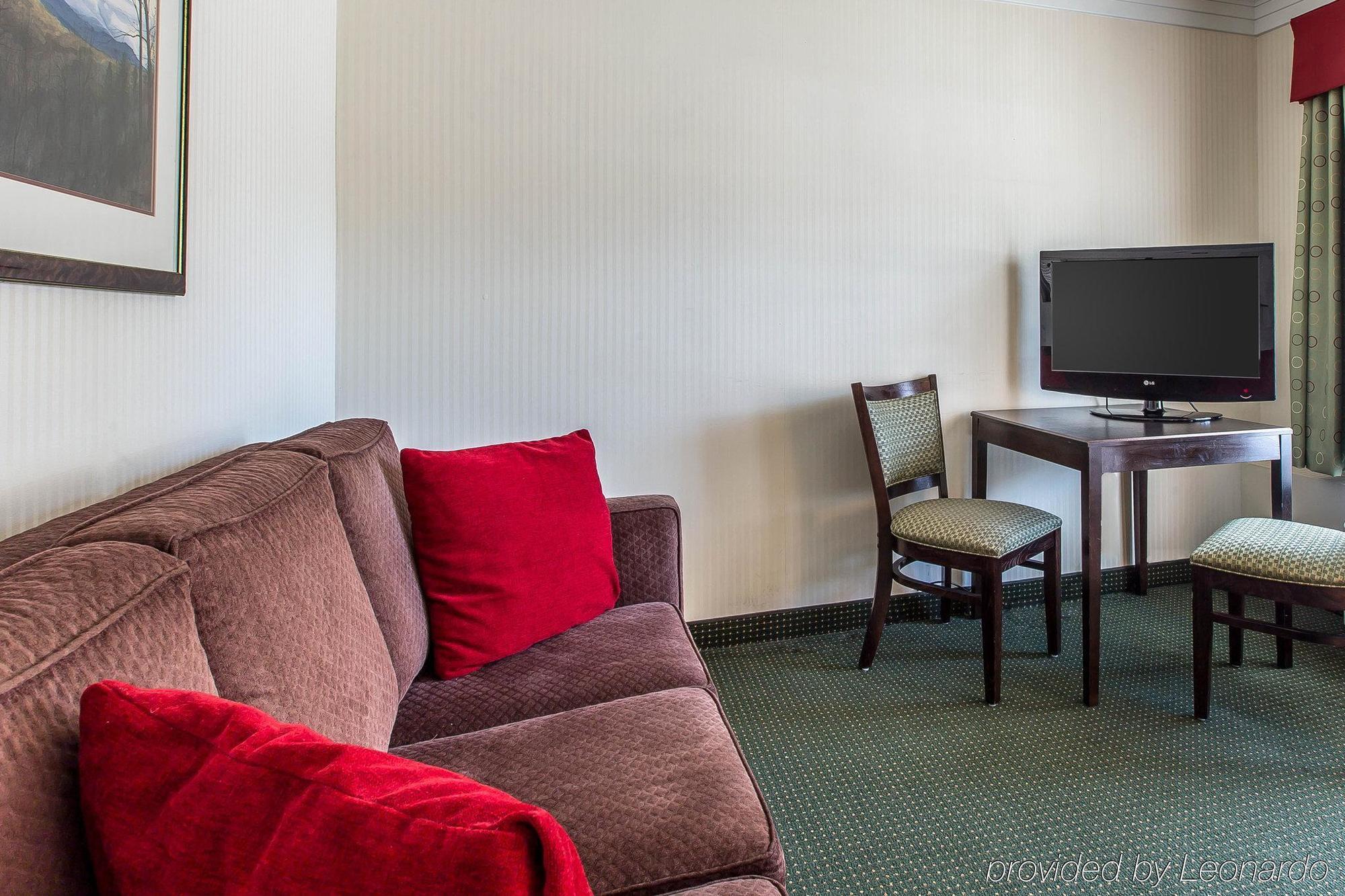 Black Bear Inn & Suites جاتلينبرج المظهر الخارجي الصورة