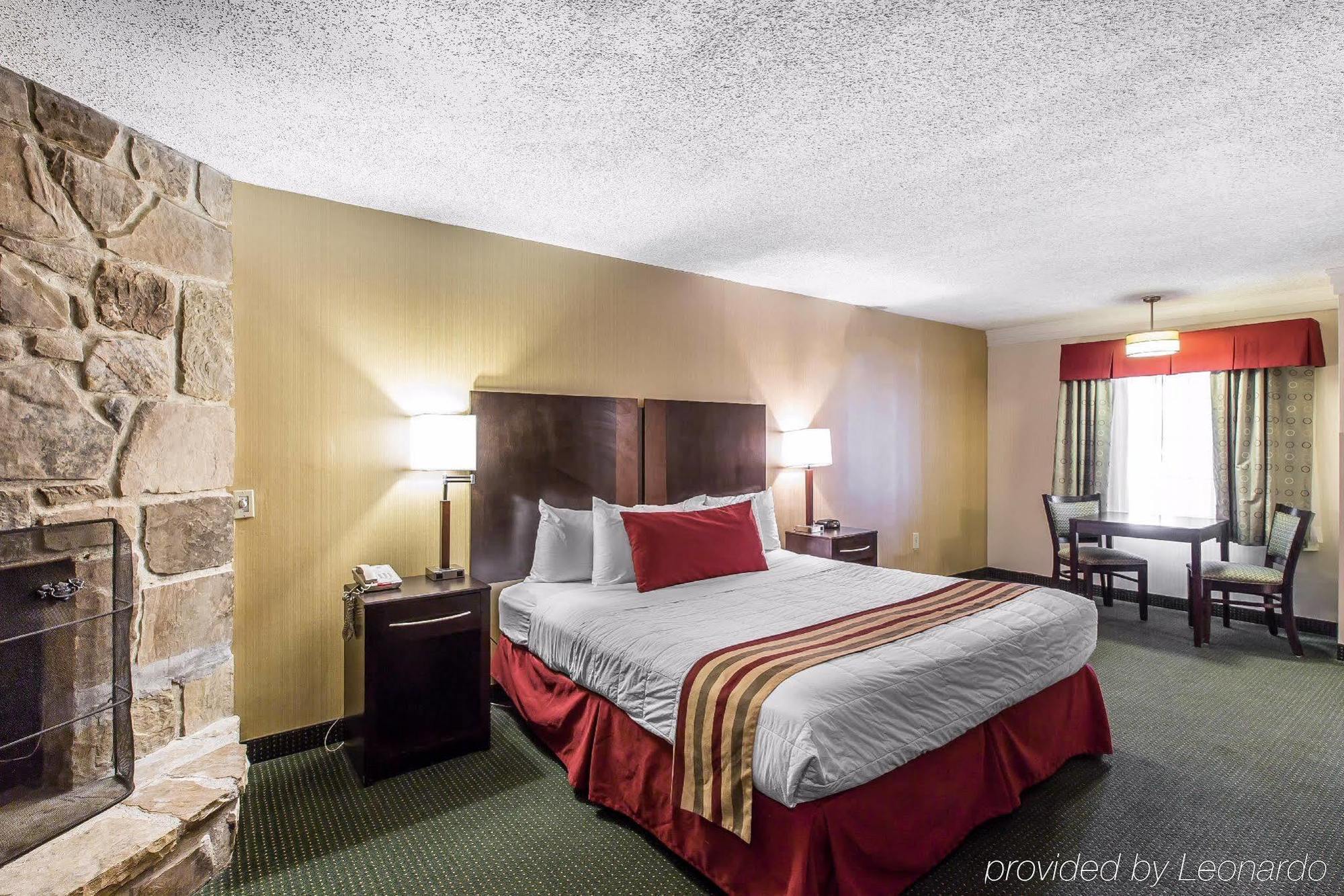 Black Bear Inn & Suites جاتلينبرج المظهر الخارجي الصورة