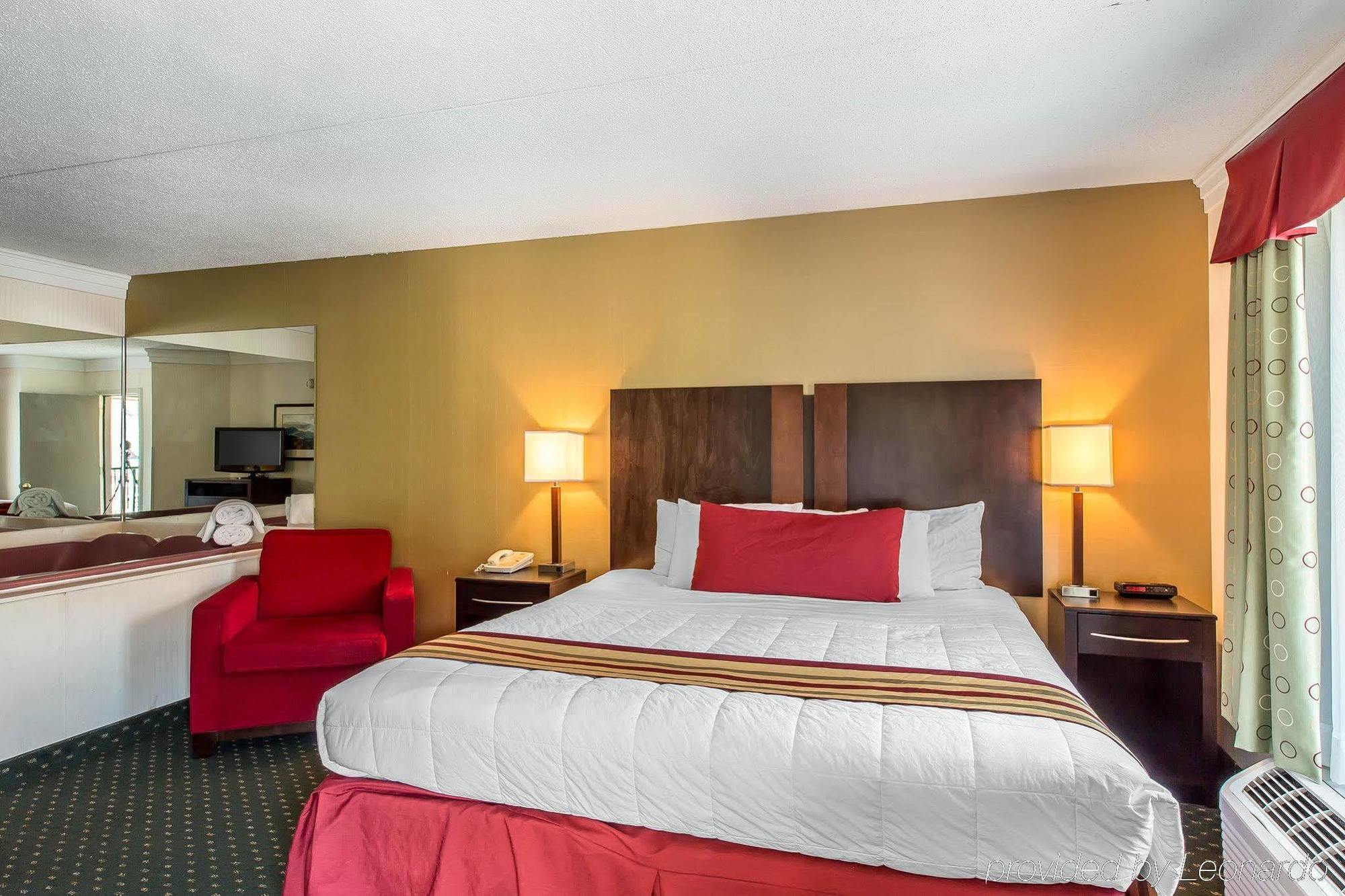 Black Bear Inn & Suites جاتلينبرج المظهر الخارجي الصورة